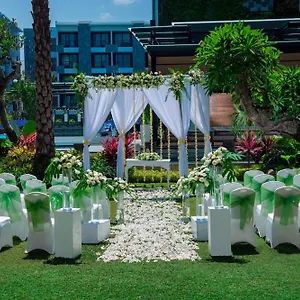 Courtyard By Marriott Bali Семиньяк